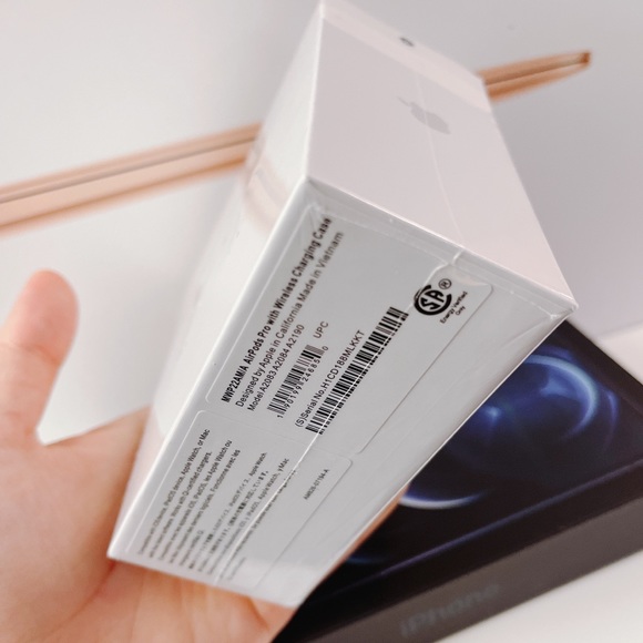 Airpod Pro - Picture 3 of 3